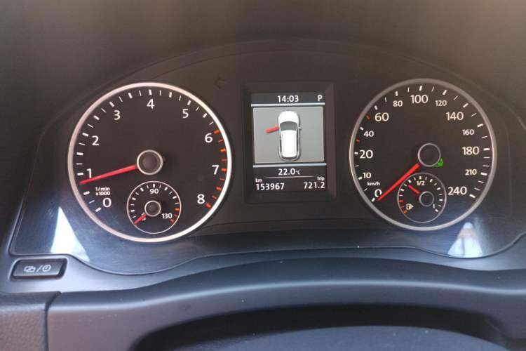 Used Volkswagen Tiguan 2013 1.8 TSI Automatic All-Wheel Drive Luxury Model Instrument Cluster
