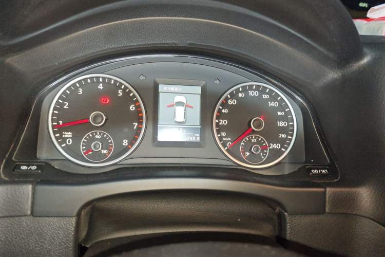 Used Volkswagen Tiguan 2013 1.8 TSI Automatic All-Wheel Drive Luxury Model Instrument Cluster