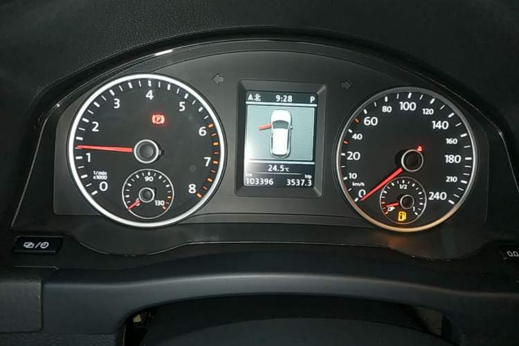 Used Volkswagen Tiguan 2013 1.8 TSI Automatic All-Wheel Drive Luxury Model Instrument Cluster