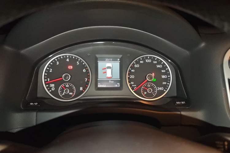 Used Volkswagen Tiguan 2013 1.8 TSI Automatic All-Wheel Drive Luxury Model Instrument Cluster