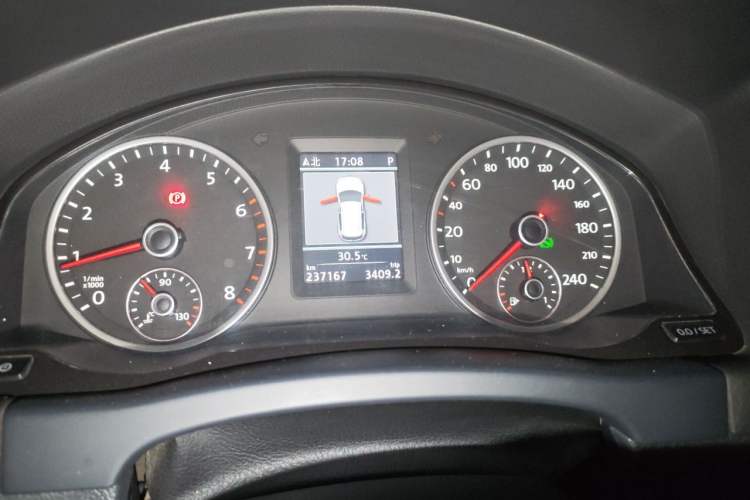 Used Volkswagen Tiguan 2013 1.8TSI Automatic Two-Wheel Drive Luxury Model Instrument Cluster