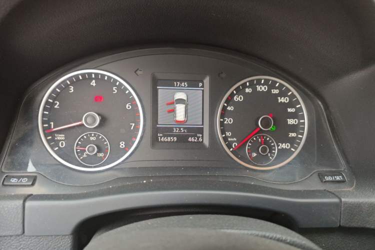 Used Volkswagen Tiguan 2013 1.8 TSI Automatic All-Wheel Drive Luxury Model Instrument Cluster