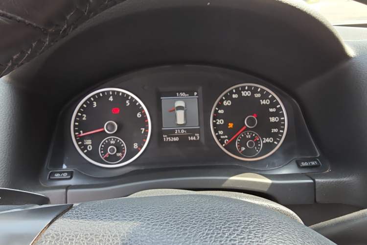 Used Volkswagen Tiguan 2013 2.0 TSI Automatic All-Wheel Drive Luxury Edition Instrument Cluster