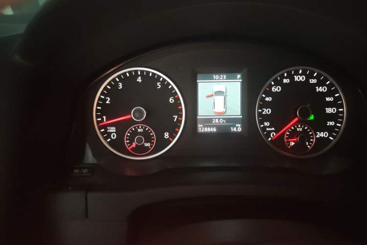 Used Volkswagen Tiguan 2013 1.8 TSI Automatic All-Wheel Drive Luxury Model Instrument Cluster