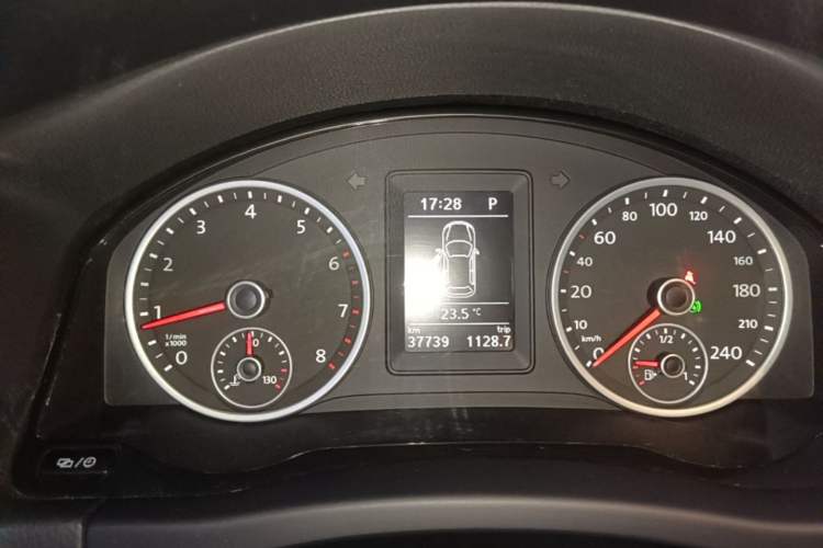 Used Volkswagen Tiguan 2013 1.8TSI Automatic Two-Wheel Drive Trend Edition Instrument Cluster