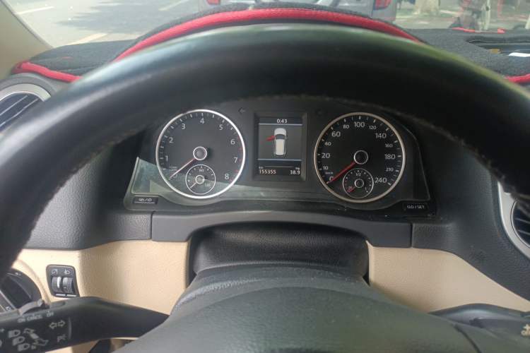 Used Volkswagen Tiguan 2013 1.8 TSI Automatic All-Wheel Drive Luxury Model Instrument Cluster