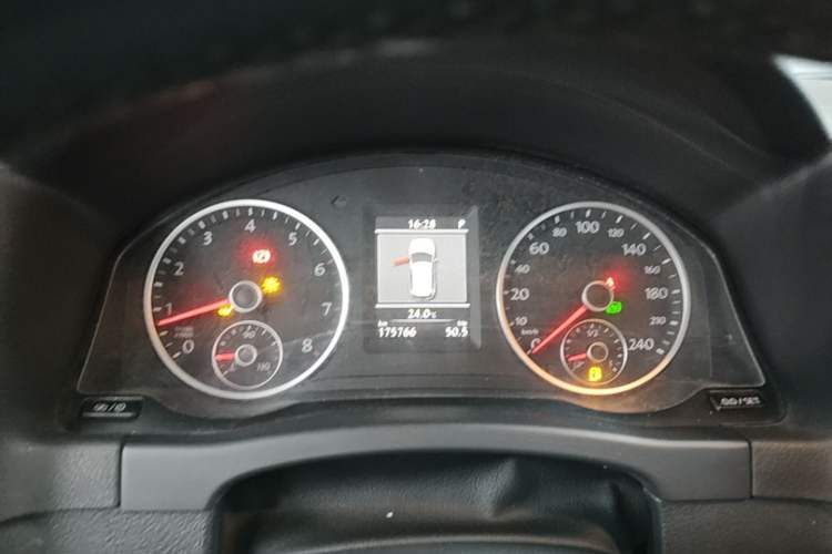 Used Volkswagen Tiguan 2013 2.0 TSI Automatic All-Wheel Drive Luxury Edition Instrument Cluster