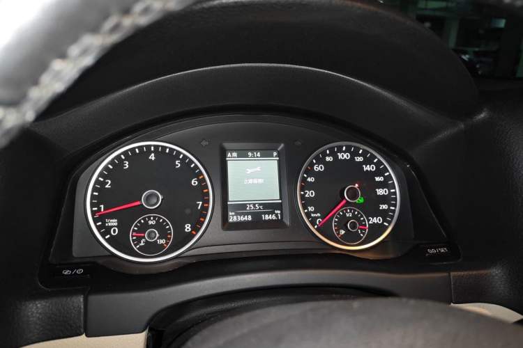 Used Volkswagen Tiguan 2013 1.8 TSI Automatic All-Wheel Drive Luxury Model Instrument Cluster