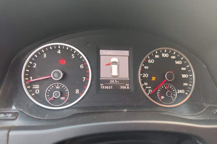 Used Volkswagen Tiguan 2013 1.8 TSI Automatic All-Wheel Drive Luxury Model Instrument Cluster