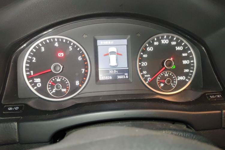 Used Volkswagen Tiguan 2013 2.0 TSI Automatic All-Wheel-Drive Flagship Edition Instrument Cluster