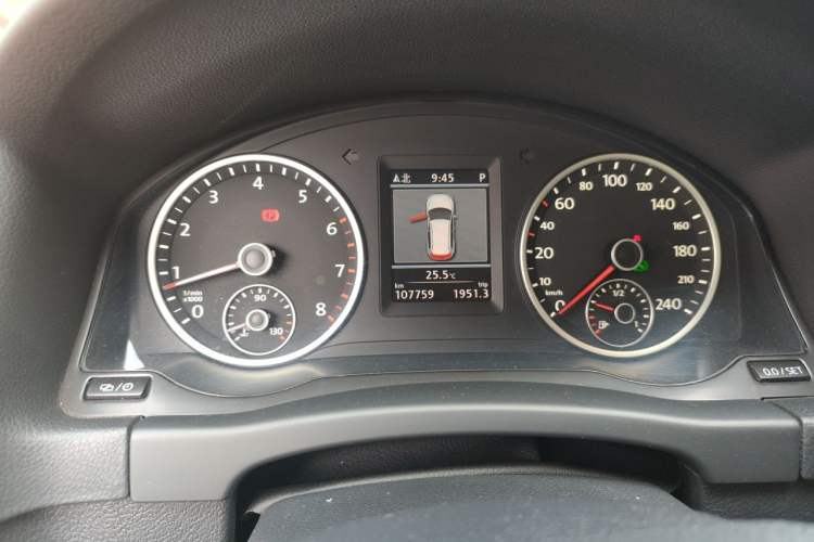 Used Volkswagen Tiguan 2013 1.8 TSI Automatic All-Wheel Drive Luxury Model Instrument Cluster