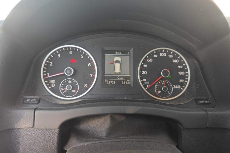 Used Volkswagen Tiguan 2013 1.8 TSI Automatic All-Wheel Drive Luxury Model Instrument Cluster