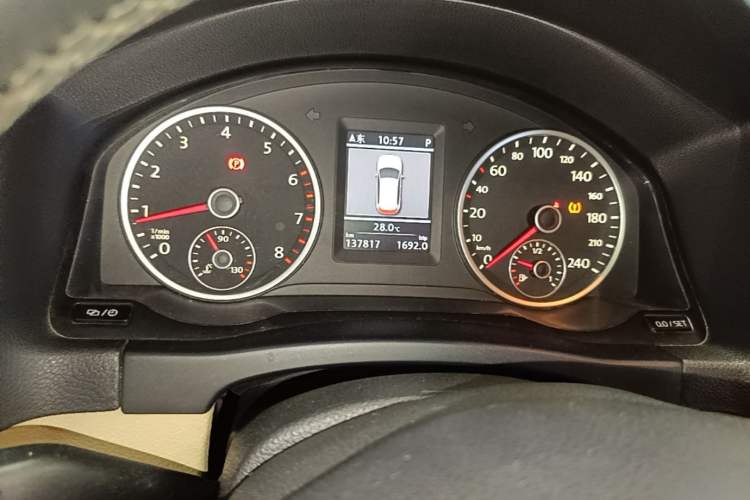 Used Volkswagen Tiguan 2013 2.0 TSI Automatic All-Wheel Drive Luxury Edition Instrument Cluster