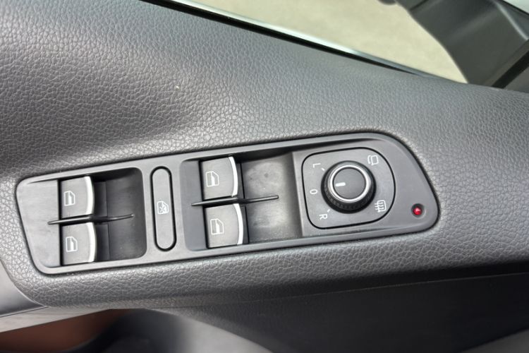 Used Volkswagen Tiguan 2013 1.8TSI Automatic Two-Wheel Drive Luxury Model Interior 10