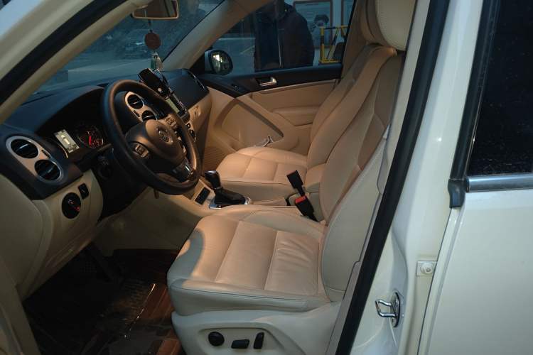 Used Volkswagen Tiguan 2013 1.8 TSI Automatic All-Wheel Drive Luxury Model Left Front Seat