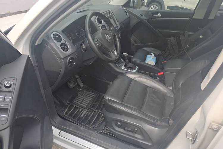 Used Volkswagen Tiguan 2013 2.0 TSI Automatic All-Wheel Drive Luxury Edition Left Front Seat