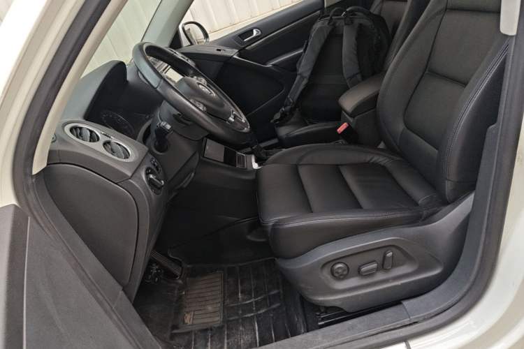 Used Volkswagen Tiguan 2013 2.0 TSI Automatic All-Wheel Drive Luxury Edition Left Front Seat