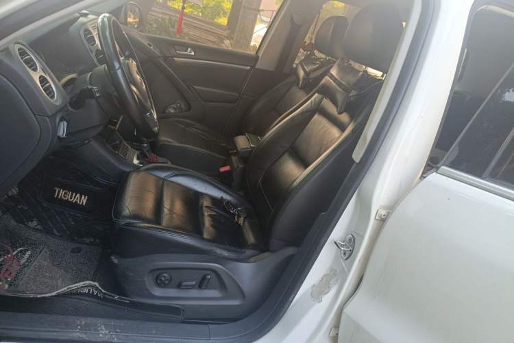 Used Volkswagen Tiguan 2013 2.0 TSI Automatic All-Wheel Drive Luxury Edition Left Front Seat