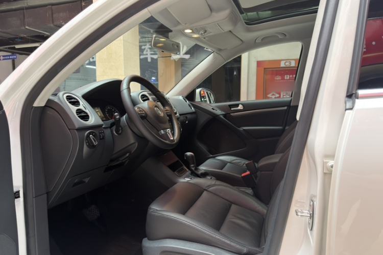 Used Volkswagen Tiguan 2013 1.8 TSI Automatic All-Wheel Drive Luxury Model Left Front Seat
