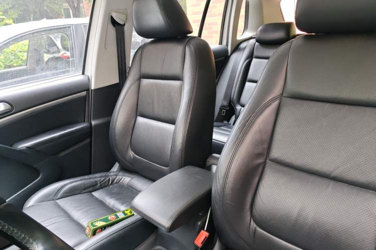 Used Volkswagen Tiguan 2013 2.0 TSI Automatic All-Wheel Drive Luxury Edition Left Front Seat