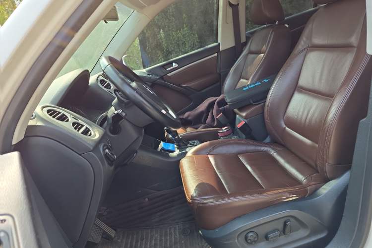 Used Volkswagen Tiguan 2013 2.0 TSI Automatic All-Wheel Drive Luxury Edition Left Front Seat