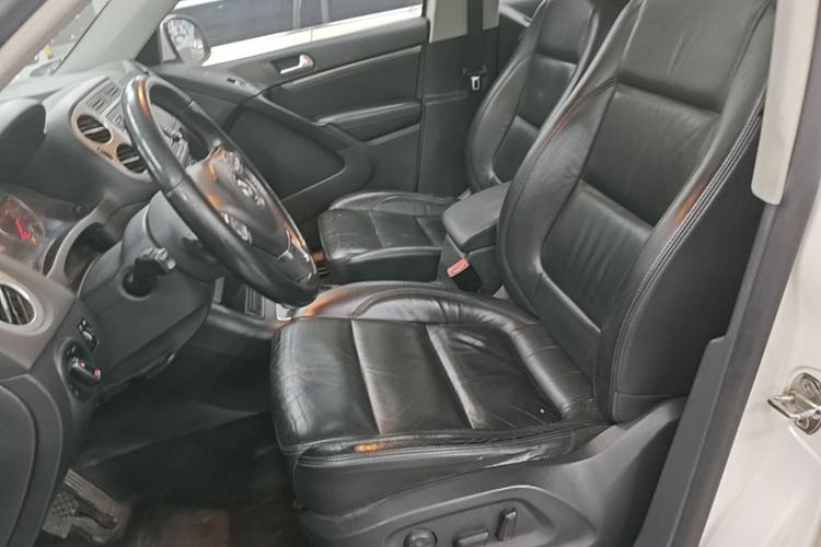 Used Volkswagen Tiguan 2013 2.0 TSI Automatic All-Wheel Drive Luxury Edition Left Front Seat