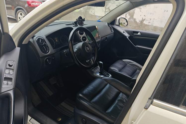 Used Volkswagen Tiguan 2013 1.8 TSI Automatic All-Wheel Drive Luxury Model Left Front Seat