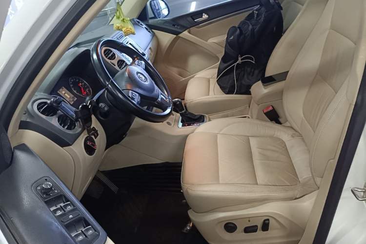Used Volkswagen Tiguan 2013 2.0 TSI Automatic All-Wheel Drive Luxury Edition Left Front Seat