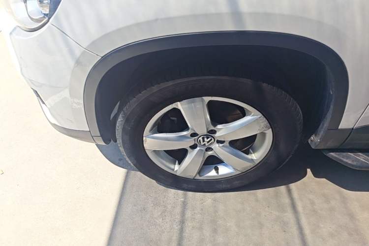 Used Volkswagen Tiguan 2013 1.8 TSI Automatic Two-Wheel Drive Comfort Edition Left Front Wheel Hub