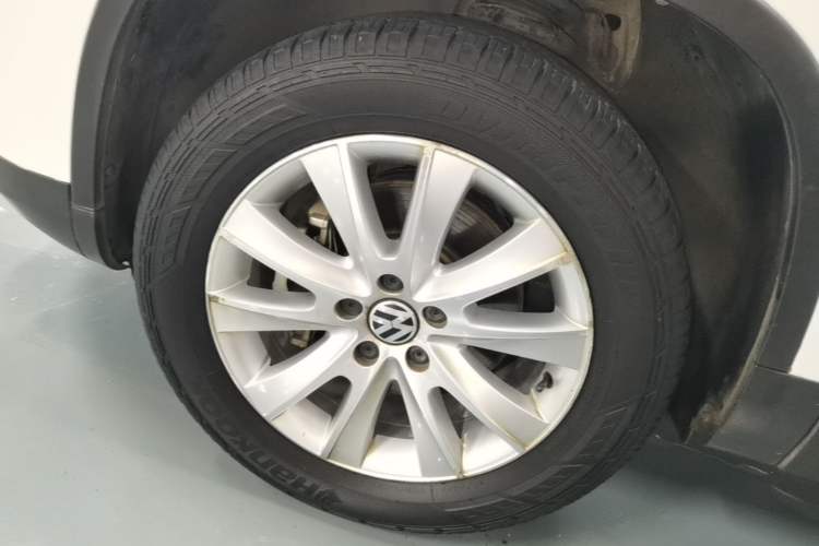 Used Volkswagen Tiguan 2013 1.8TSI Automatic Two-Wheel Drive Luxury Model Left Front Wheel Hub
