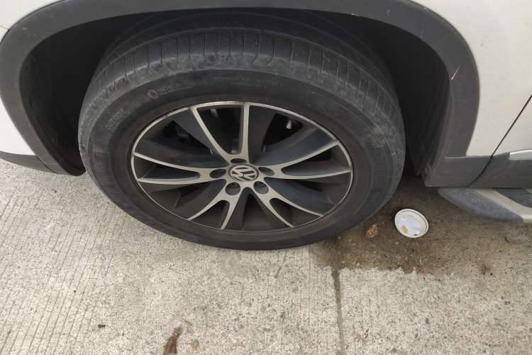Used Volkswagen Tiguan 2013 1.8TSI Automatic Two-Wheel Drive Luxury Model Left Front Wheel Hub