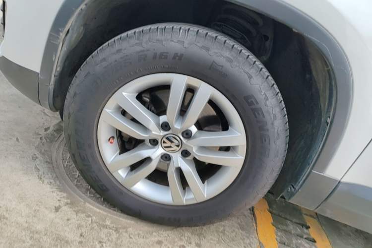 Used Volkswagen Tiguan 2013 1.8TSI Automatic Two-Wheel Drive Trend Edition Left Front Wheel Hub
