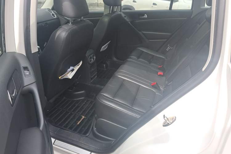 Used Volkswagen Tiguan 2013 2.0 TSI Automatic All-Wheel Drive Luxury Edition Left Rear Seat