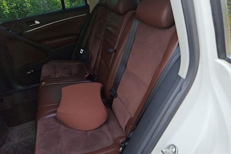 Used Volkswagen Tiguan 2013 2.0 TSI Automatic All-Wheel-Drive Flagship Edition Left Rear Seat