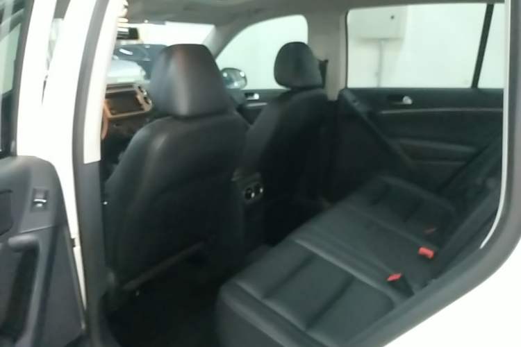 Used Volkswagen Tiguan 2013 1.8 TSI Automatic All-Wheel Drive Luxury Model Left Rear Seat
