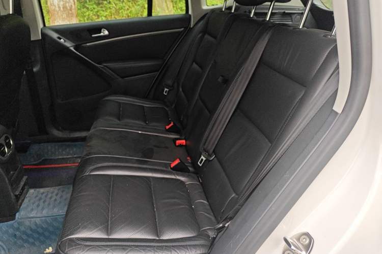 Used Volkswagen Tiguan 2013 1.8 TSI Automatic All-Wheel Drive Luxury Model Left Rear Seat