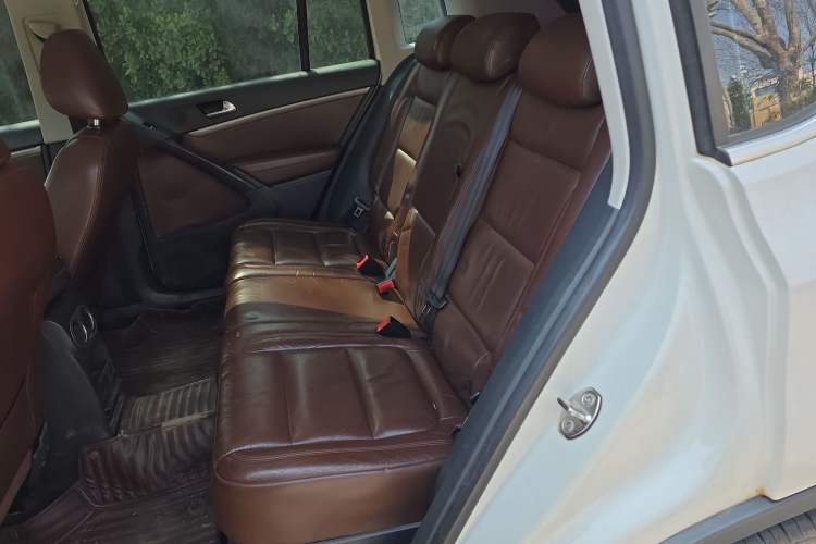 Used Volkswagen Tiguan 2013 2.0 TSI Automatic All-Wheel Drive Luxury Edition Left Rear Seat
