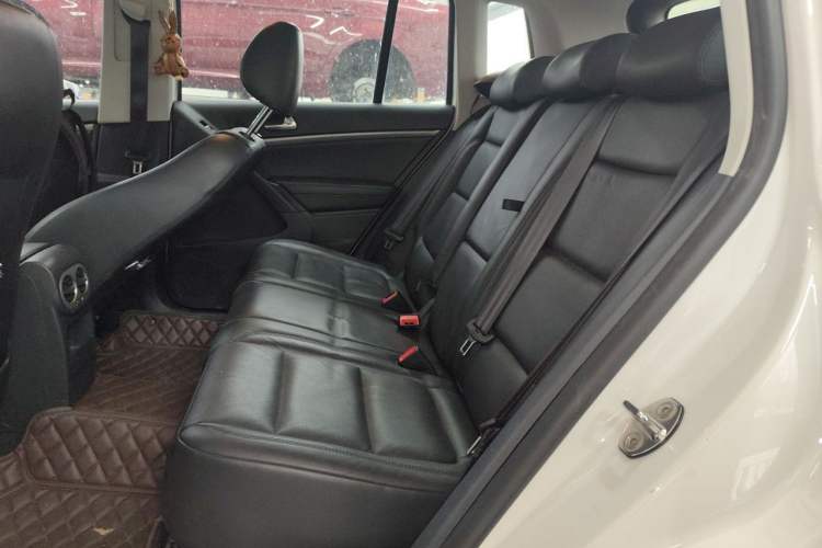 Used Volkswagen Tiguan 2013 1.8 TSI Automatic All-Wheel Drive Luxury Model Left Rear Seat