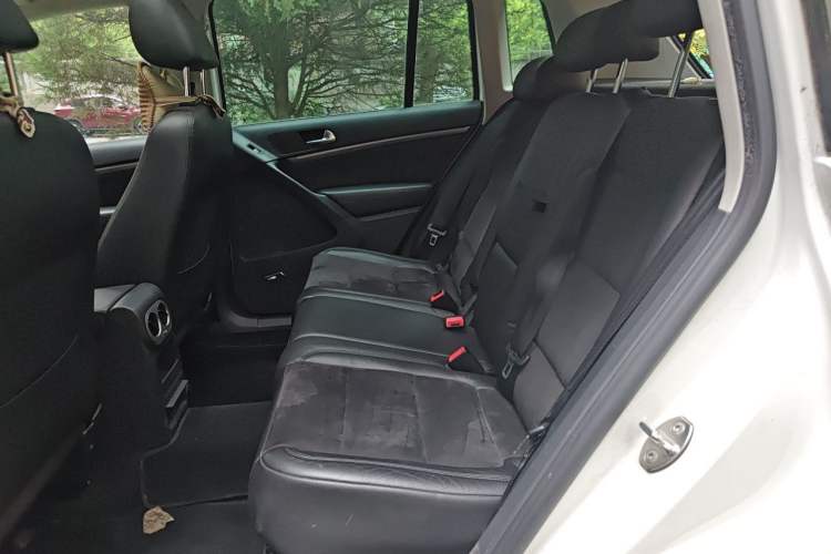 Used Volkswagen Tiguan 2013 2.0 TSI Automatic All-Wheel-Drive Flagship Edition Left Rear Seat