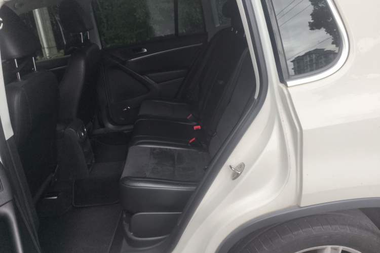 Used Volkswagen Tiguan 2013 2.0 TSI Automatic All-Wheel-Drive Flagship Edition Left Rear Seat