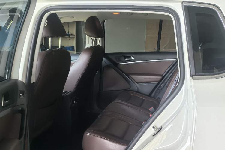 Used Volkswagen Tiguan 2013 1.8 TSI Automatic All-Wheel Drive Luxury Model Left Rear Seat