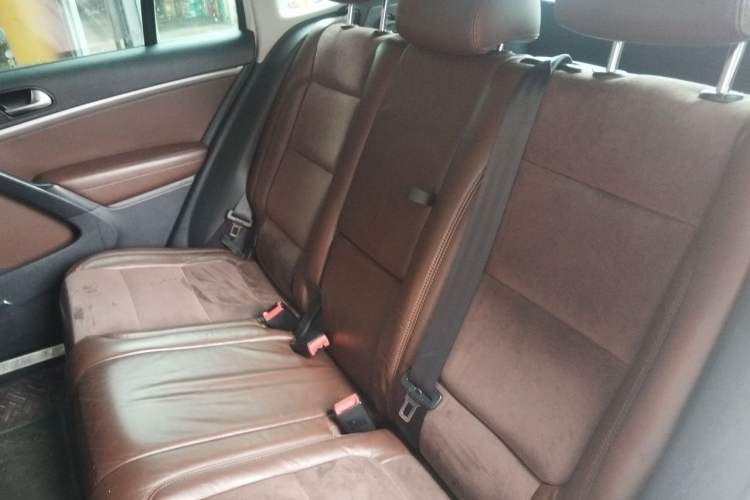 Used Volkswagen Tiguan 2013 2.0 TSI Automatic All-Wheel-Drive Flagship Edition Left Rear Seat