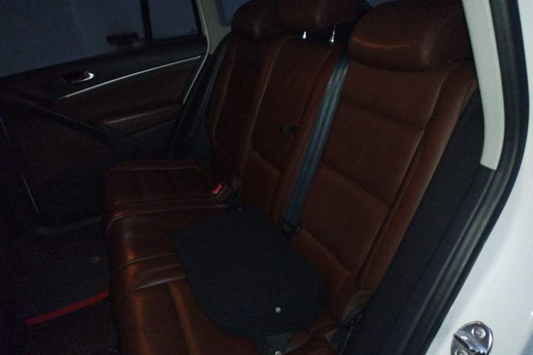 Used Volkswagen Tiguan 2013 1.8 TSI Automatic All-Wheel Drive Luxury Model Left Rear Seat