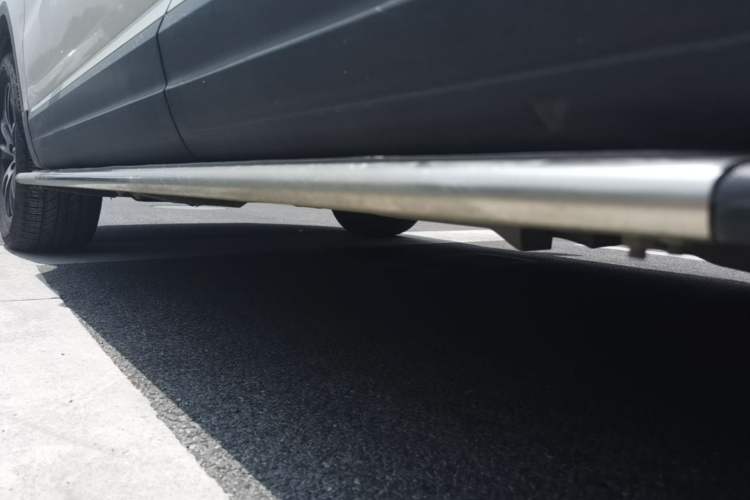 Used Volkswagen Tiguan 2013 1.8 TSI Automatic All-Wheel Drive Luxury Model Left Side Sill