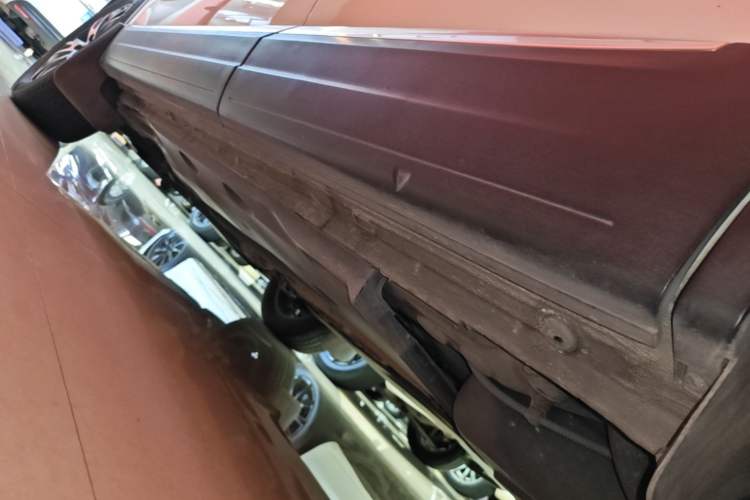 Used Volkswagen Tiguan 2013 1.8 TSI Automatic All-Wheel Drive Luxury Model Left Side Sill