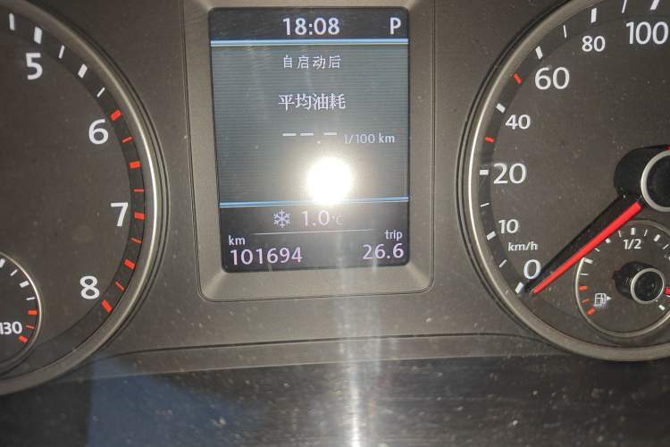 Used Volkswagen Tiguan 2013 1.8 TSI Automatic All-Wheel Drive Luxury Model Odometer Close Up