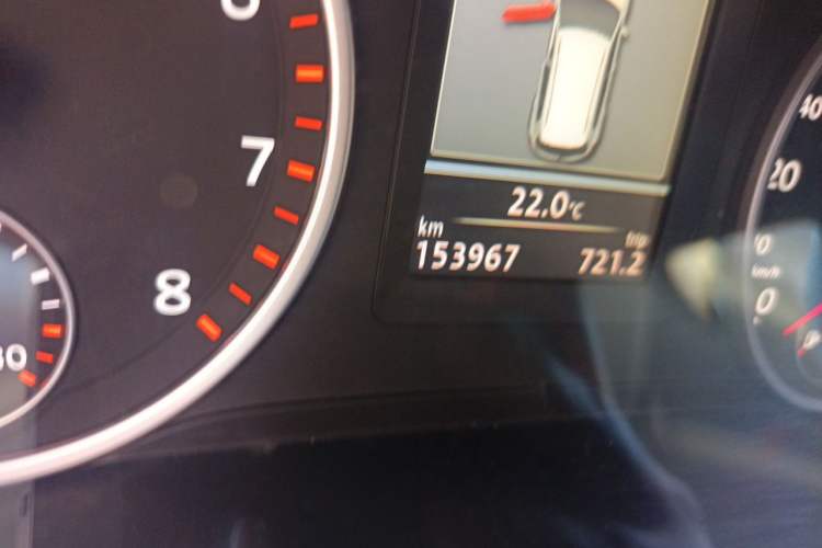 Used Volkswagen Tiguan 2013 1.8 TSI Automatic All-Wheel Drive Luxury Model Odometer Close Up