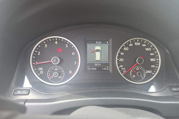 Used Volkswagen Tiguan 2013 2.0 TSI Automatic All-Wheel Drive Luxury Edition Odometer Close Up