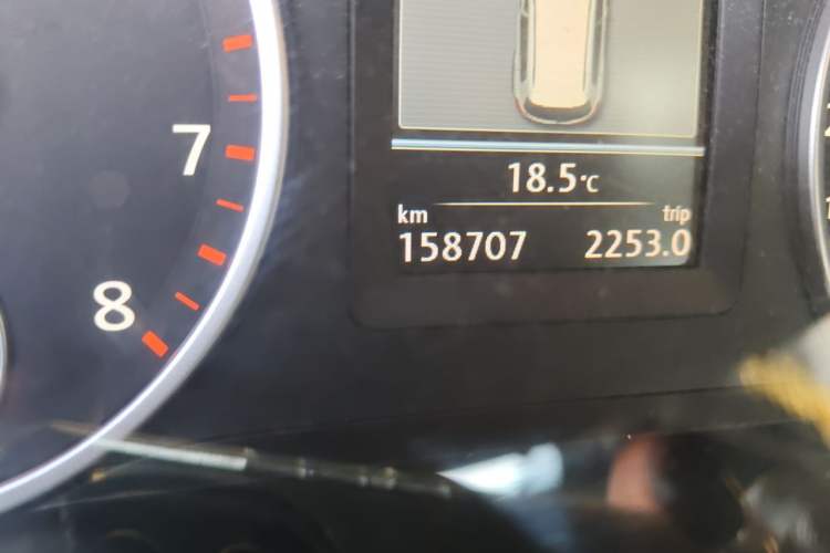 Used Volkswagen Tiguan 2013 1.8TSI Automatic Two-Wheel Drive Luxury Model Odometer Close Up