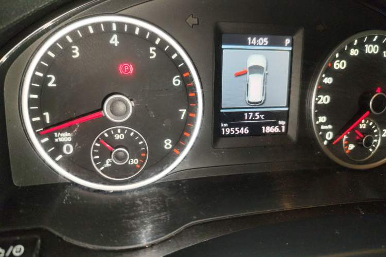 Used Volkswagen Tiguan 2013 1.8TSI Automatic Two-Wheel Drive Luxury Model Odometer Close Up